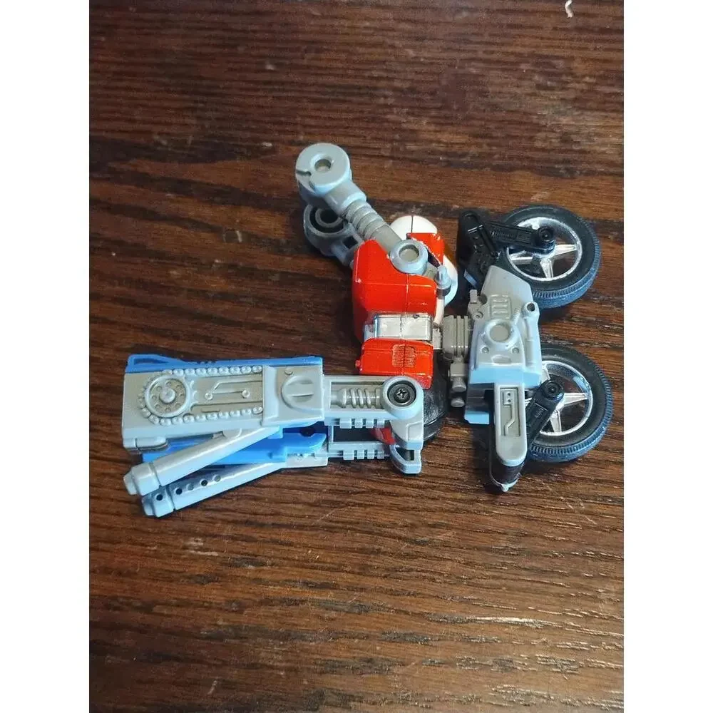 Gen 1 Transformer/Giga bot figures‎